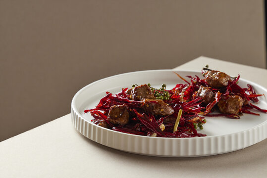 煎烹藤香小牛肉