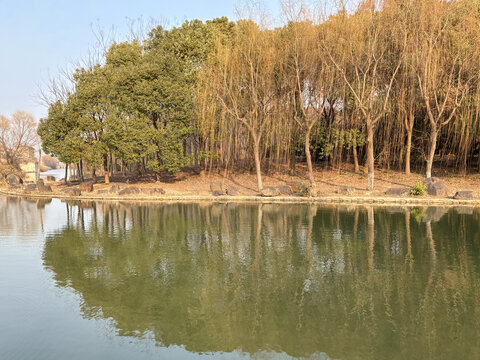 湖边