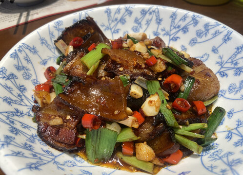 腊肉炒蒜苗