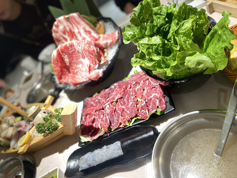 肥牛海鲜火锅