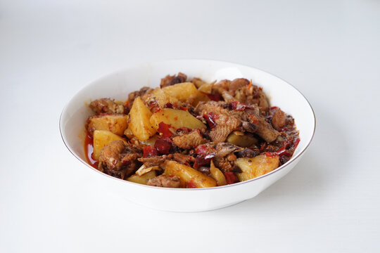 土豆烧鸡块