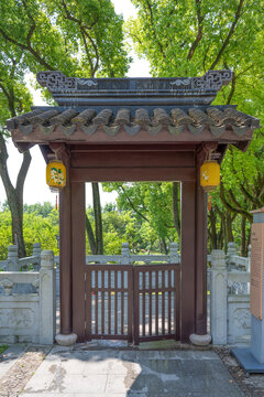 中式庭院大门