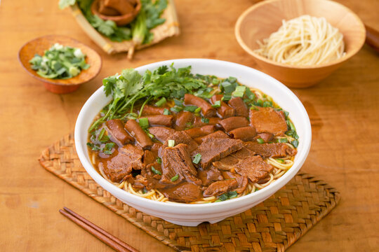 小肠牛肉面