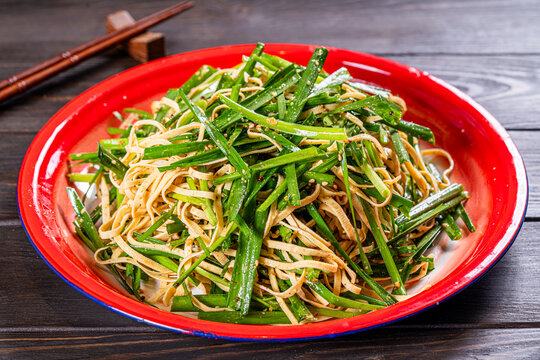 韭菜拌干豆腐丝