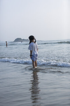 海边小女孩