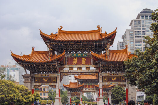 云南昆明金马碧鸡坊