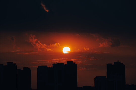 城市夕阳