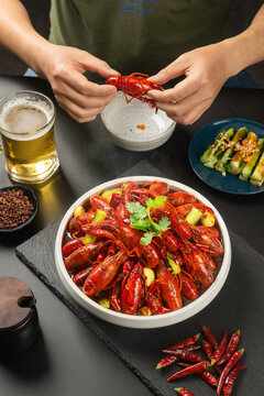 小龙虾夜宵江湖菜麻辣小龙虾剥虾