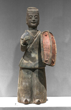 执盾武士陶俑