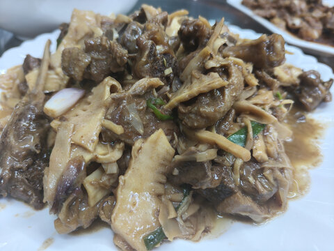 笋炒鸭
