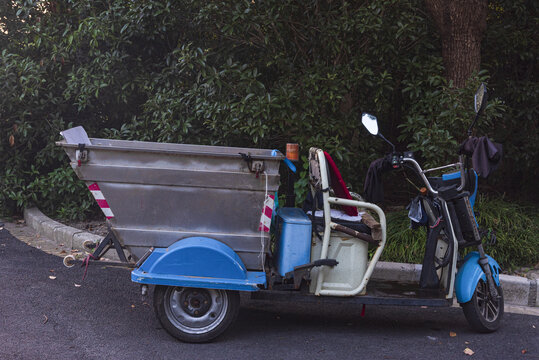 公园环卫车