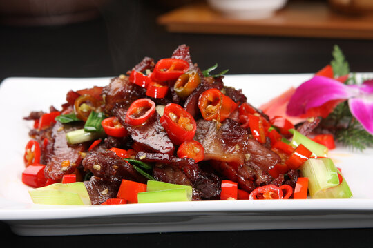 尖椒腊黄牛肉