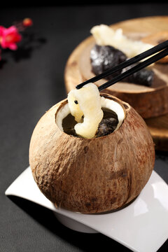 椰子花胶仔炖鸡汤
