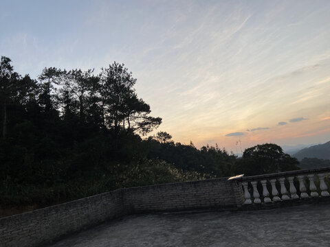楼顶望夕阳