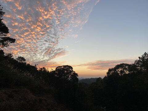 农村夕阳西下