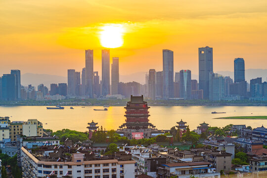 江西南昌滕王阁夕阳落日城市风光