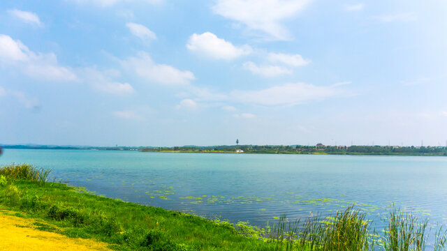 碧水蓝天松雅湖