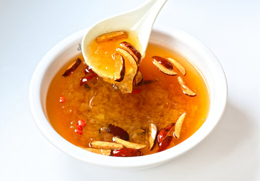 红枣银耳莲子羹