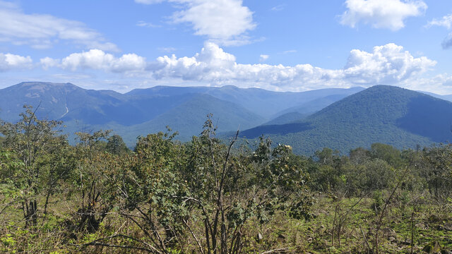 高山峻岭