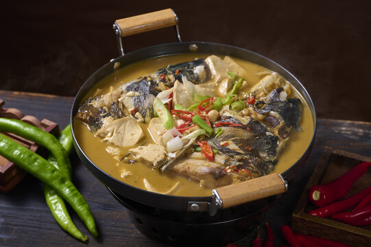 鱼头炖豆腐