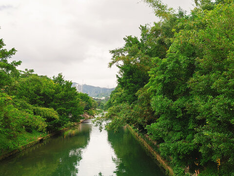 河流
