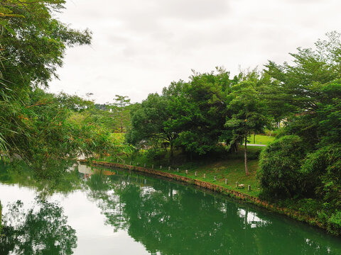 河边