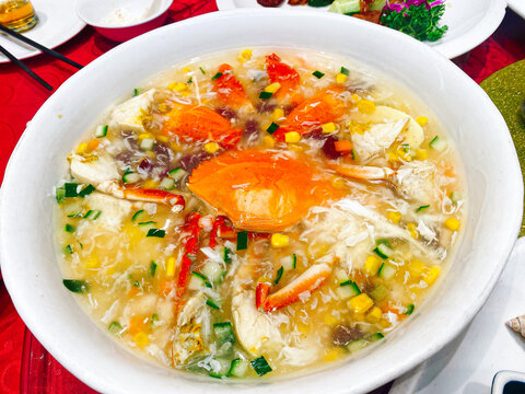 螃蟹豆腐海鲜汤