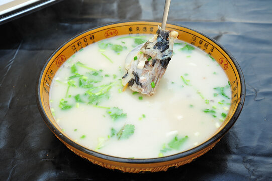 鱼头豆腐汤