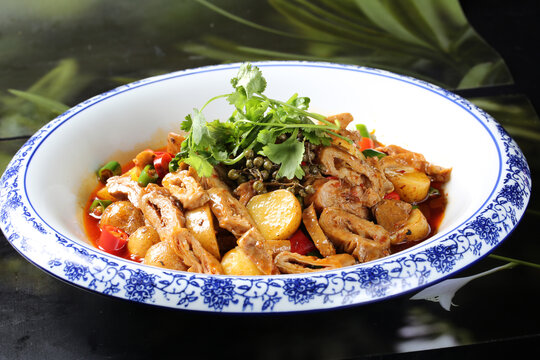 小土豆烧肥肠