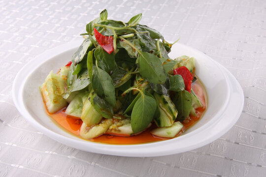 荆芥拍黄瓜