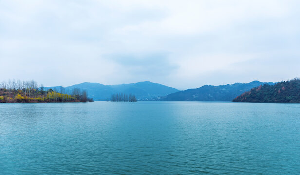 山水湖面