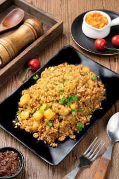 土豆鸡蛋炒饭