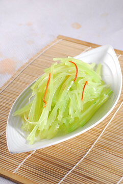 炝炒青笋丝