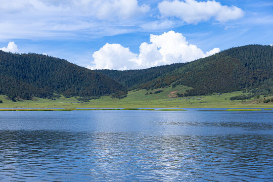 普达措国家森林公园属都湖风景