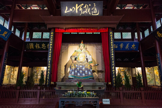 岳飞塑像