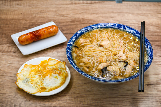 蓬莱小面特色美食海鲜打卤面条