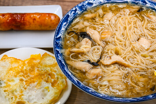 蓬莱小面特色美食海鲜打卤面条