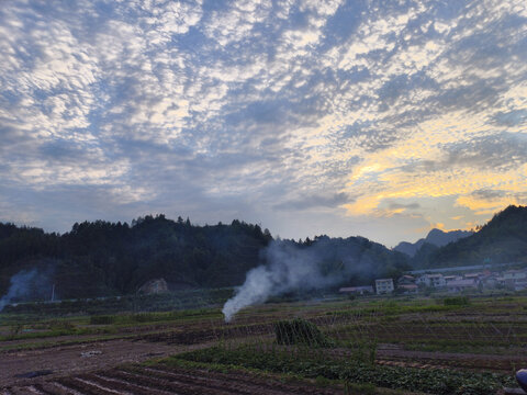 农村晚霞与田园风光