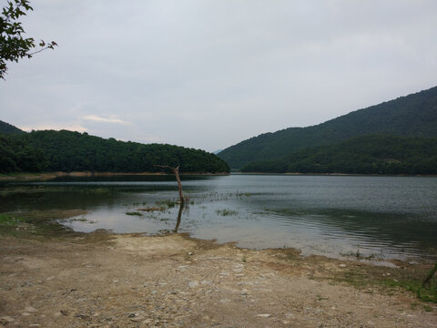 山间水库
