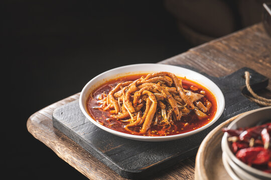 中式复古乡村美食特写麻辣鸭肠