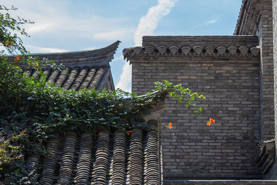 青砖灰瓦屋顶古建筑