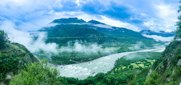 雅鲁藏布大峡谷
