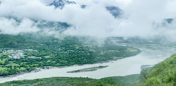 雅鲁藏布大峡谷