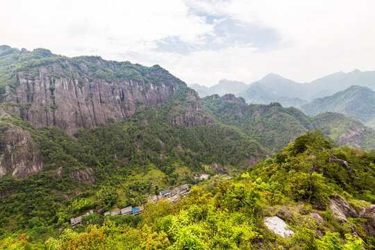 青山