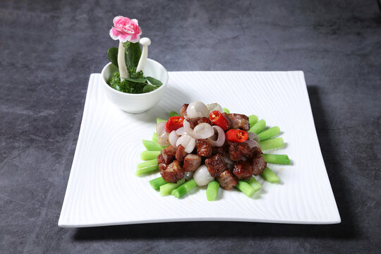 干葱芥兰炒猪颈肉