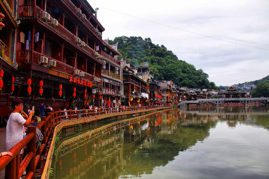 凤凰古城沱江水