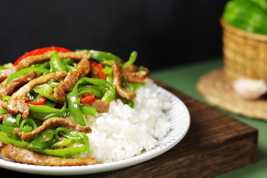 小炒肉盖饭