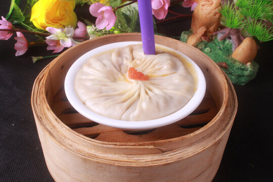 蟹粉灌汤小笼包