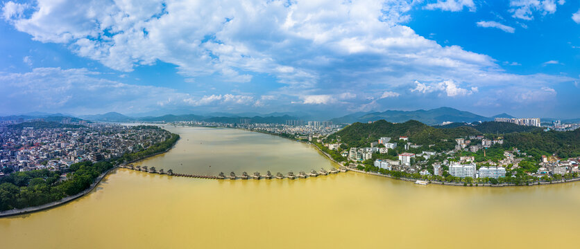 广东潮州广济桥全景图