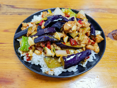 茄子鸡丁盖饭